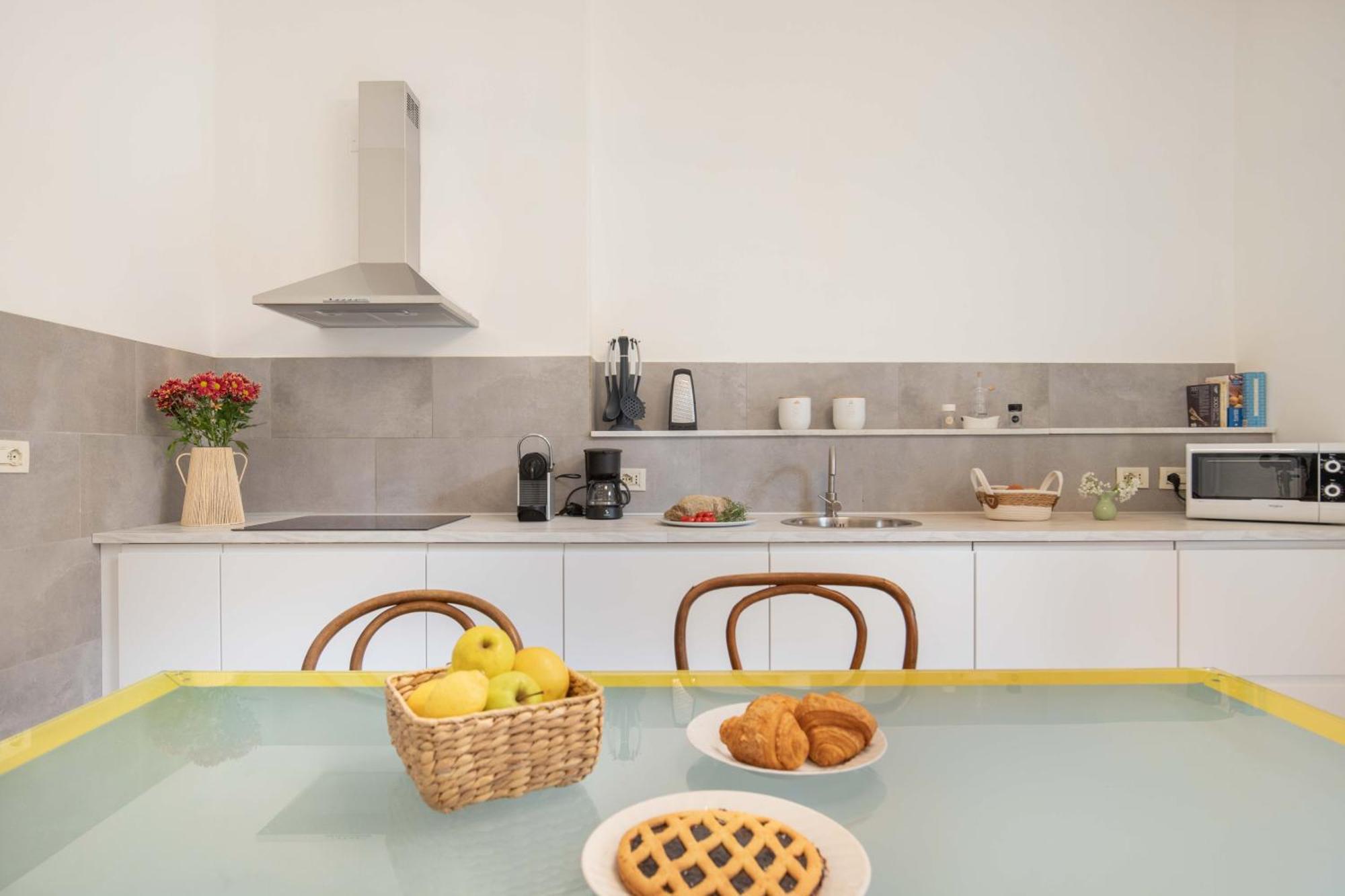 900 - Guest House Livorno Bagian luar foto